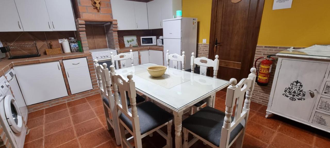 Apartamento Turistico "El Rincon De La Pernila" Гвадалупе Экстерьер фото